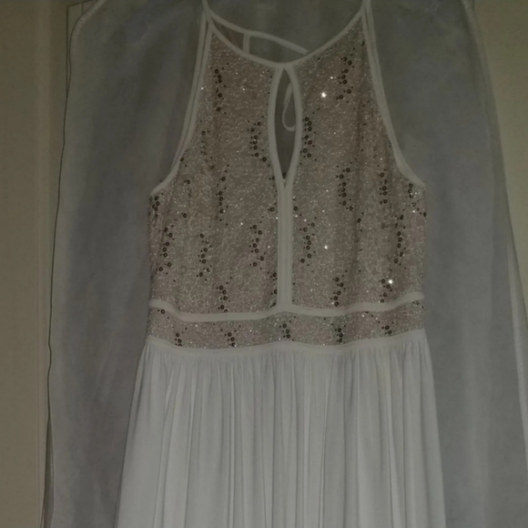 NEW WEDDING DRESS - Picture 2 of 5